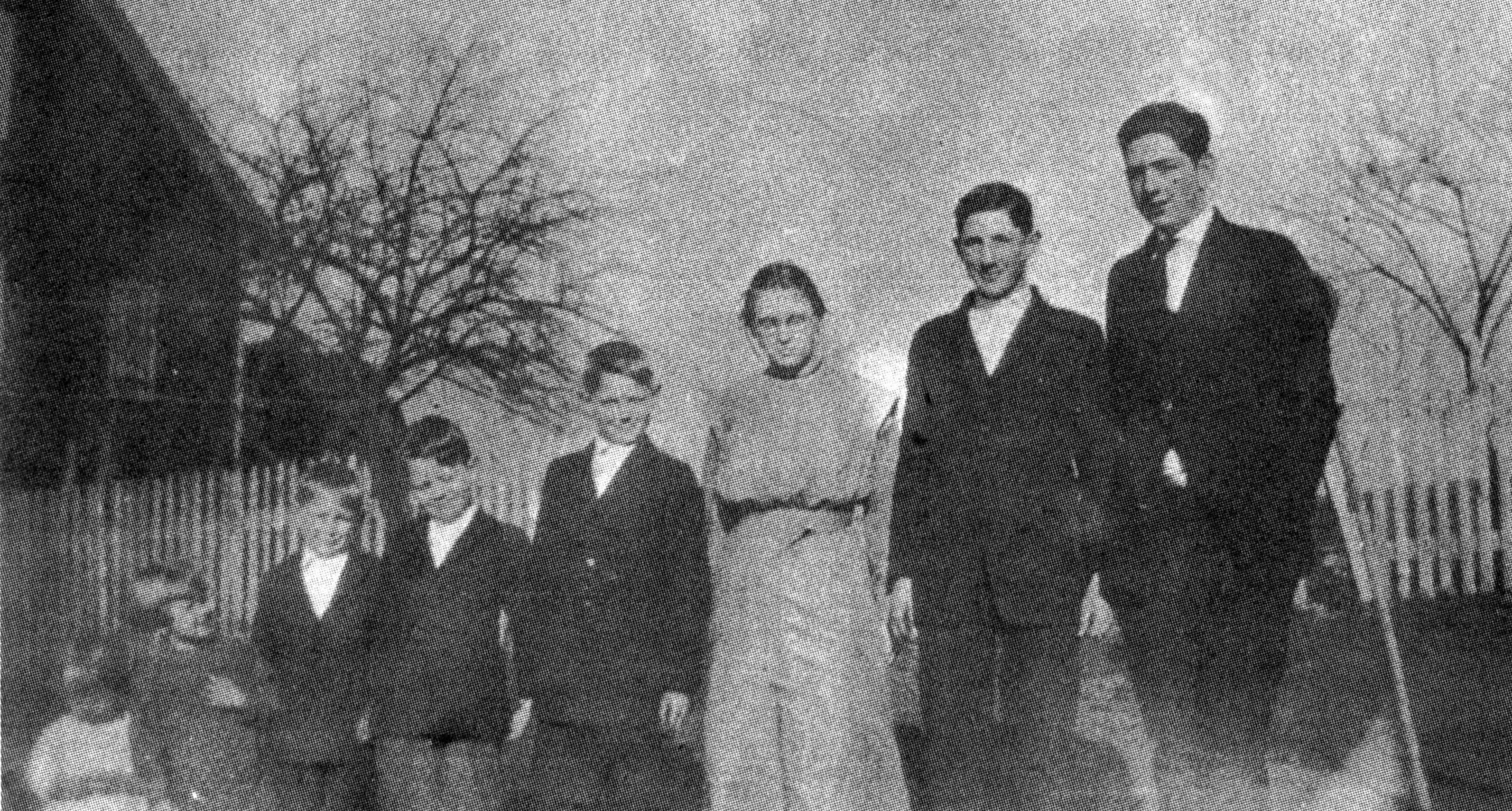 Aaron's siblings. L to R Mary Louise, Gladys, Walter, Aaron, Ralph, Naomi, Mark and Paul